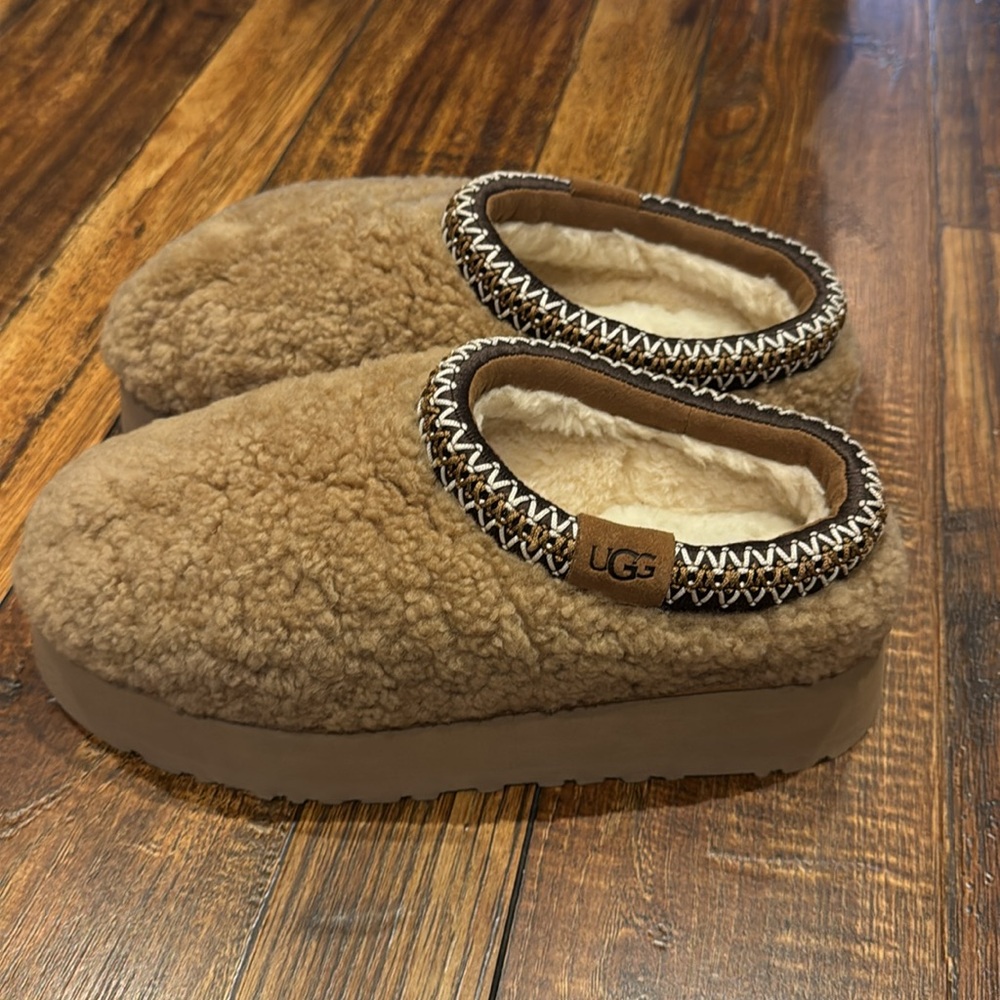 UGG Tazz maxi curly / size 7/ chestnut - Picture 2 of 5